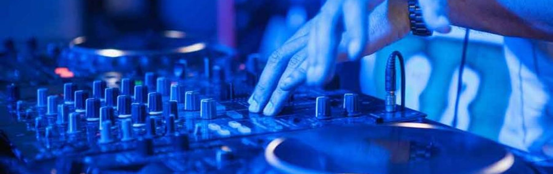 Les mardis de l'été : DJ Jor et feu d'artifice_Les Orres Les mardis de l'été : DJ Jor et feu d'artifice_Les Orres