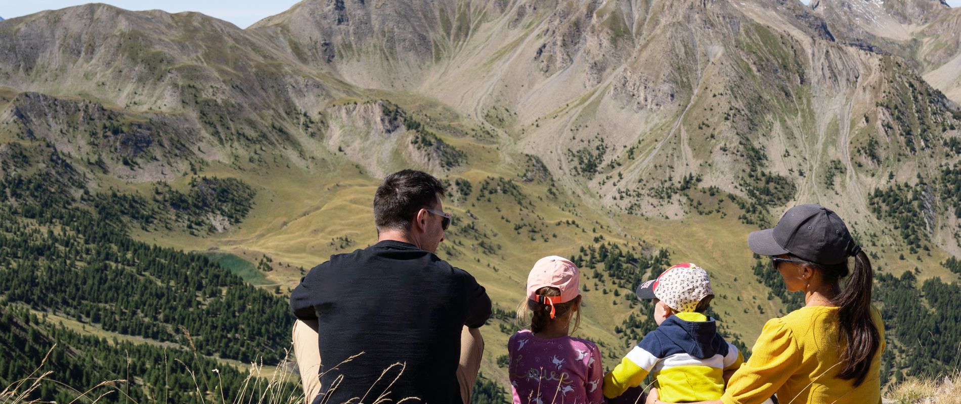 Les Orres famille en été en montagne